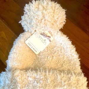 NWT Lemon women beanie cozy warm cream lightweight with oversized pompon